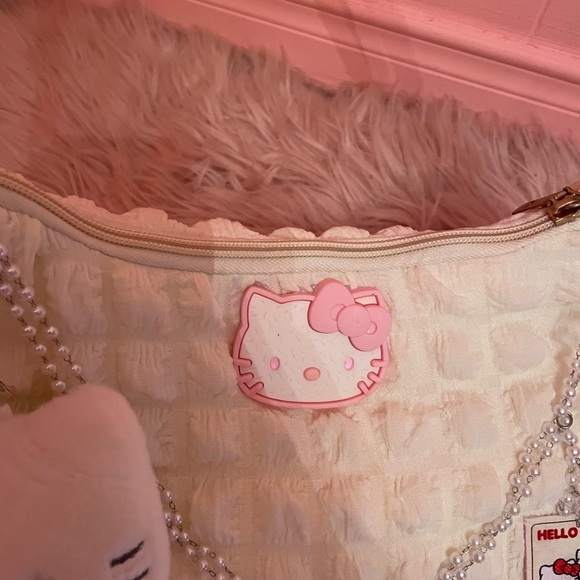 BOGO Kawaii Factory Hello Kitty White and Pink Quilted Shoulder Bag - Picture 6 of 7